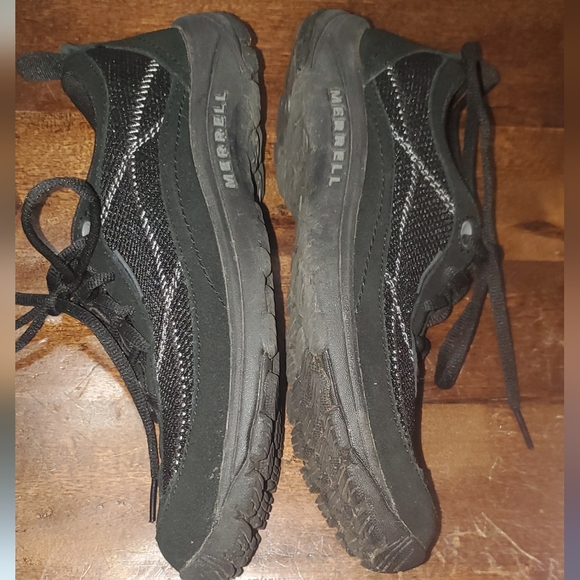 Merrell Black and Red Women's Size 7.5 Sneakers. - Picture 6 of 9